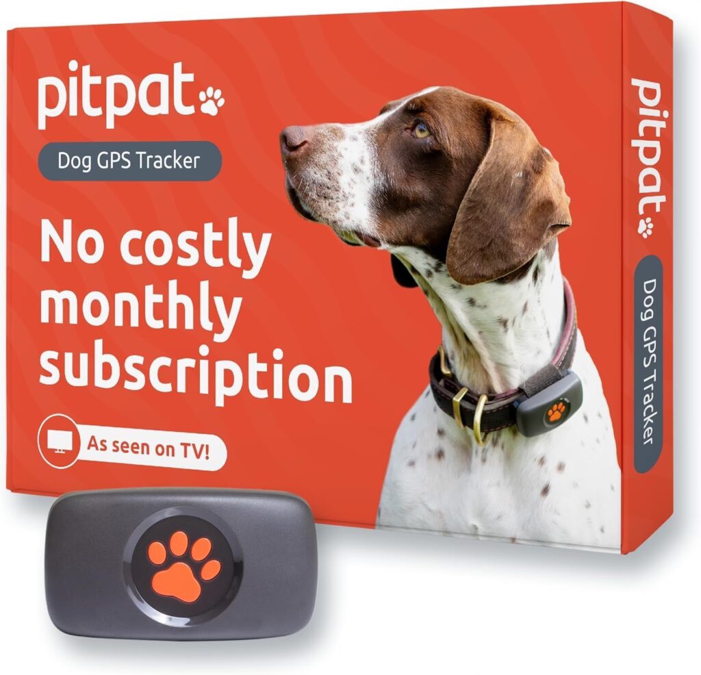 Rastreador GPS para perros PitPat junto a su paquete, mostrando un diseño compacto y moderno ideal para monitoreo en tiempo real.